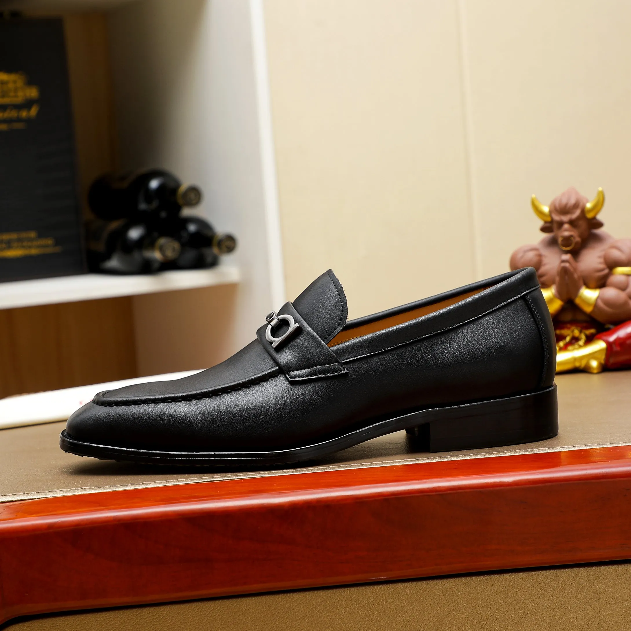 Men's shoes 💰460 🕷🕷🐂【Ferragamo】Ferragamo Popular fashion leather shoes🇨🇳Official website counter 1:1 production, original mold opening💯Good quality can be seen, imported high-end first-layer waxed calfskin, water-dyed🐂leather lining🌿very clear texture, high-quality waterproof, non-slip and wear-resistant outsole🎋high quality and low price, truly handmade🍓2 colors available! Code number 38-44……(45.46.Customized)